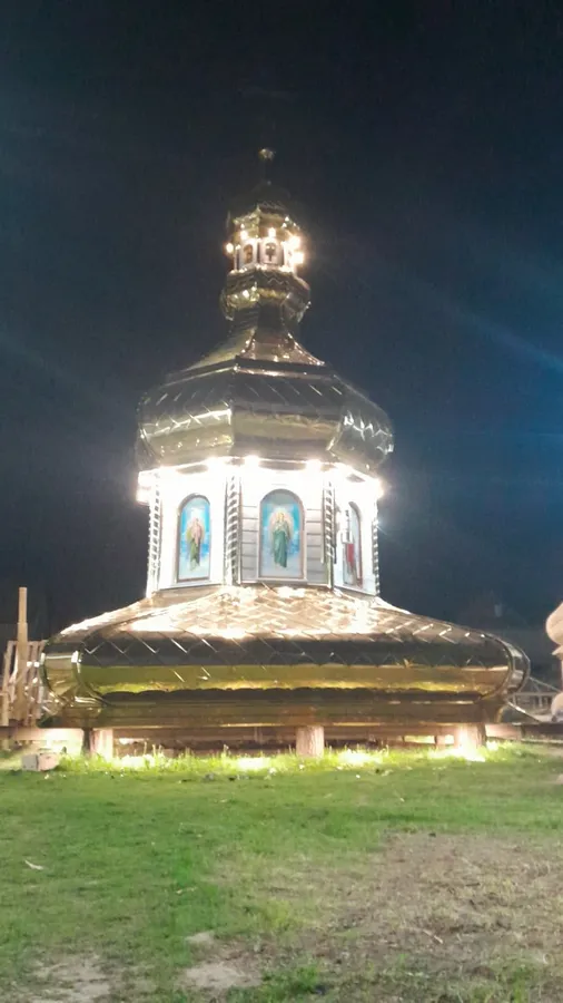 У Підгайцях з третьої спроби встановили купол на храм (фото, відео)