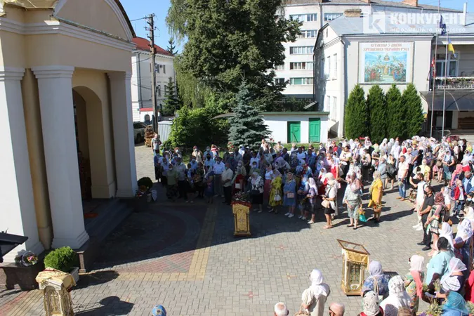 Як у центрі Луцька святкували Медового Спаса (фото)