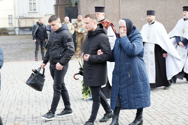 У Луцьку попрощалися із загиблим Героєм Юрієм Дзятком (фото, відео)