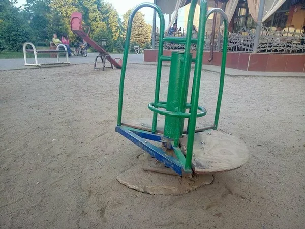 У Луцьку дитина травмувалася на поламаному дитячому майданчику