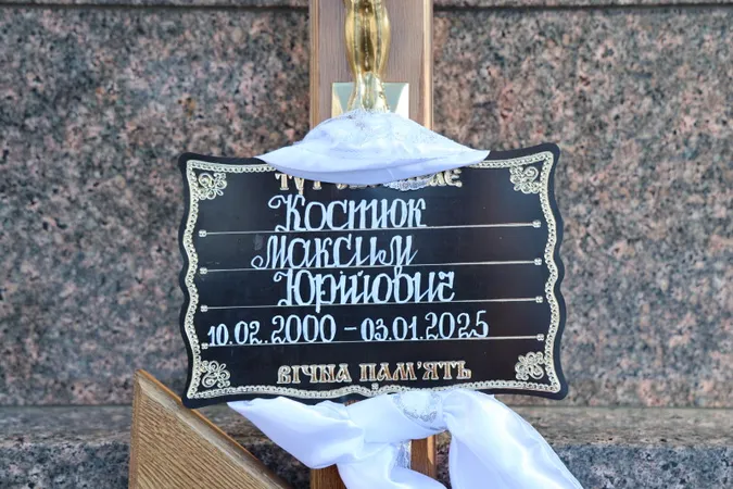 У Луцьку попрощалися із загиблим під Куп'янськом 24-річним Максимом Костюком (фото)