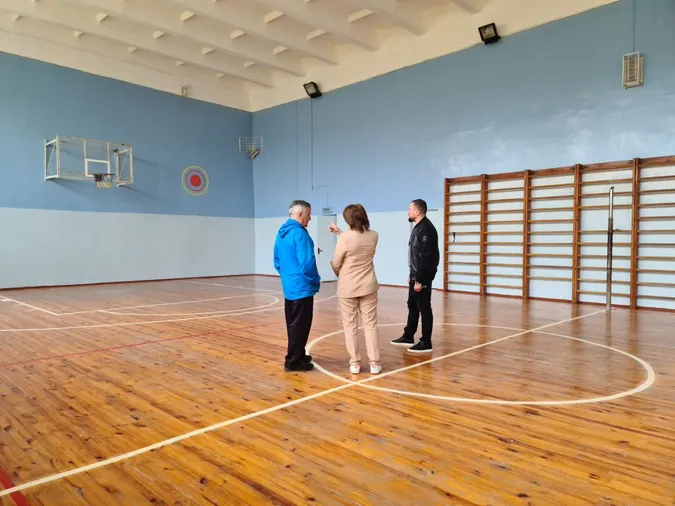 У спортзалі найбільшого ліцею Підгайців «навели марафет» до Великодня (фото)