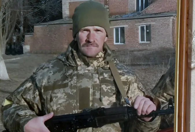 «Пробач, що я тебе не послухав»: родина звільненого з полону 54-річного волинянина чекає на його повернення (відео)