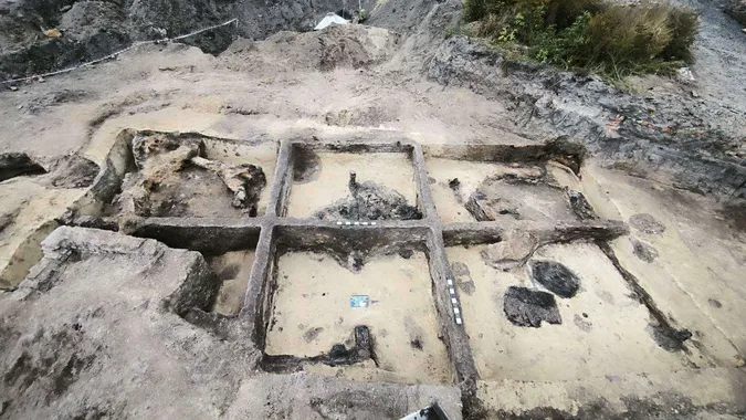 Знахідка року: під підлогою давньої споруди на Волині виявили «Скарб купця» (фото)