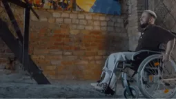 Відомий співак MONATIK ледь зміг потрапити у Луцький замок (відео)