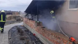 У селі під Луцьком загорілися дрова у підвалі приватного будинку (фото, відео)