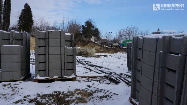 Депутат міськради обурений самовільним будівництвом автомийки у Луцьку (фото, відео)