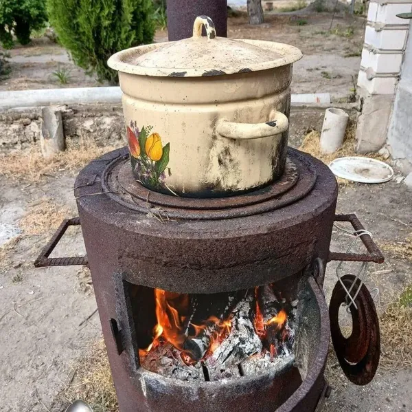 В окупованих Олешках на Херсонщині люди з голоду їдять бур'яни (фото)