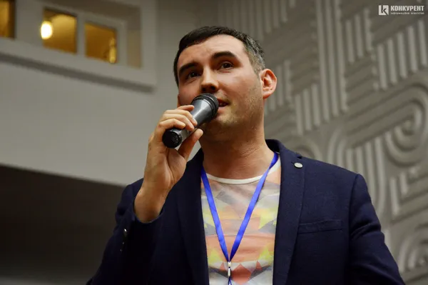 Хірунья, львівська гопота та стриптиз від мами: у Луцьку відбулася студентська «Ліга сміху» (фото)