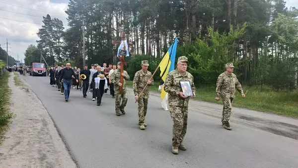 Рік вважався зниклим безвісти: на Волині попрощалися з воїном Миколою Максимчуком (фото)