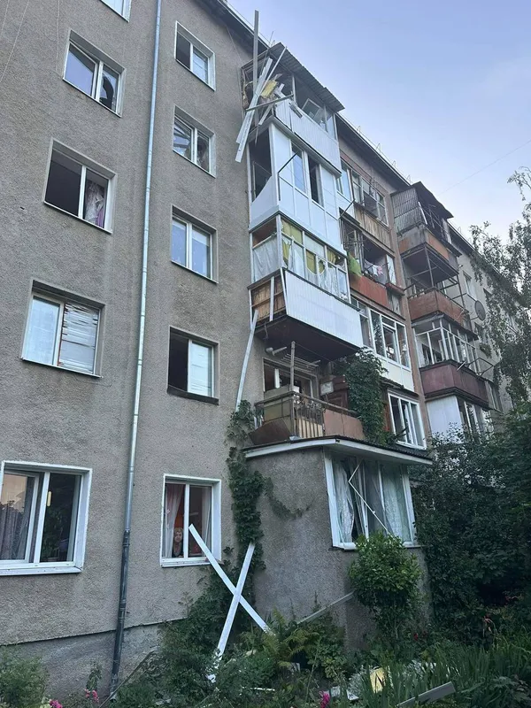Показали наслідки нічного удару по Івано-Франківську (фото)