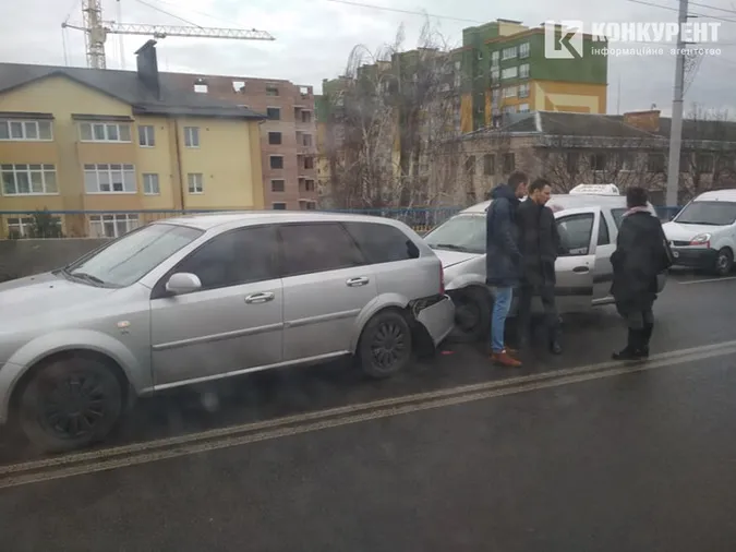 У Луцьку біля «Там-Таму» – аварія: рух ускладнений (фото)