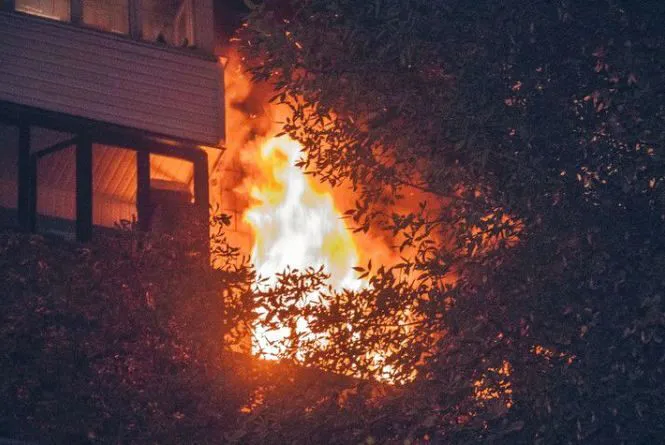 У Луцьку на Волі горіла квартира – постраждала 95-річна жінка