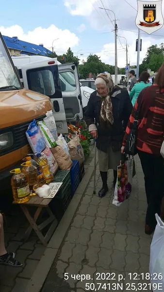 У Луцьку штрафуватимуть за торгівлю з автомобілів, а товар віддаватимуть ЗСУ (відео)