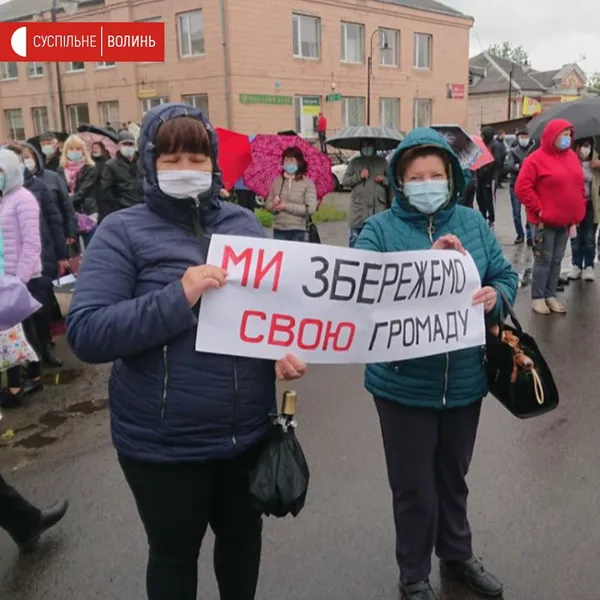 Жителі Княгининівської ОТГ перекрили дорогу – не хочуть до Луцька (фото)