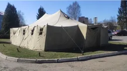Біля дитячої лікарні в Луцьку встановили намет для прийому хворих на коронавірус (фото)