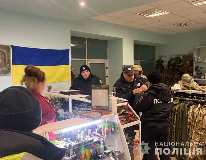 На Житомирщині підліткам продавали петарди у формі гранат (фото)