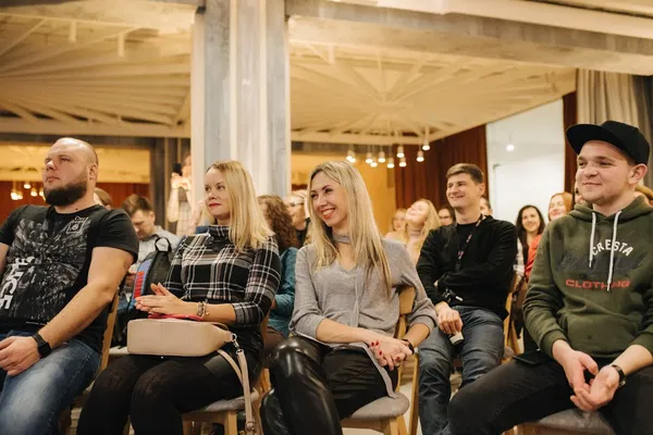 Cтерли з google, матюк в ефірі, попав на тисячі: перший  F%ckUp Nights у Луцьку (ФОТО)