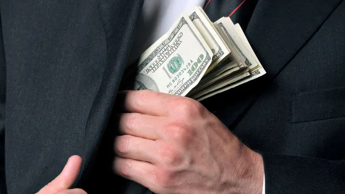 У Львові директорам шкіл підвищили зарплату до 1000 доларів
