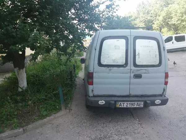 Автівки на газонах: у Луцьку ловили порушників (фото)