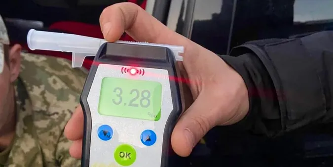 На Волині п'янючого військового зловили за кермом авто (фото)