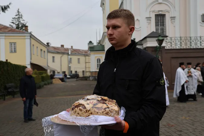 🕯Лучани попрощалися із загиблим захисником Дмитром Загурним (фото)