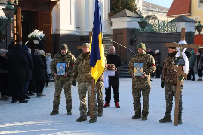 У Луцьку пропрощалися з воїнами Андрієм Максименком та Віталієм Куделею