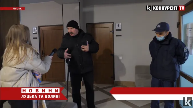 Не хотів одягати маску: лучанин кілька годин скандалив з охоронцями суду (відео)