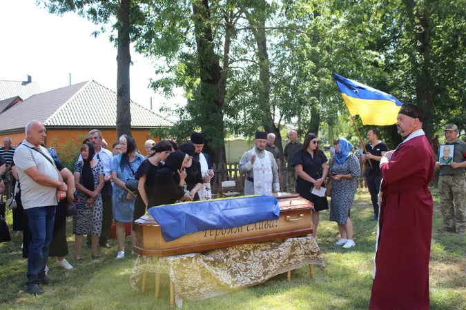 У Рожищі попрощалися із Миколою Катеринюком, який понад рік був безвісти зниклим (фото)