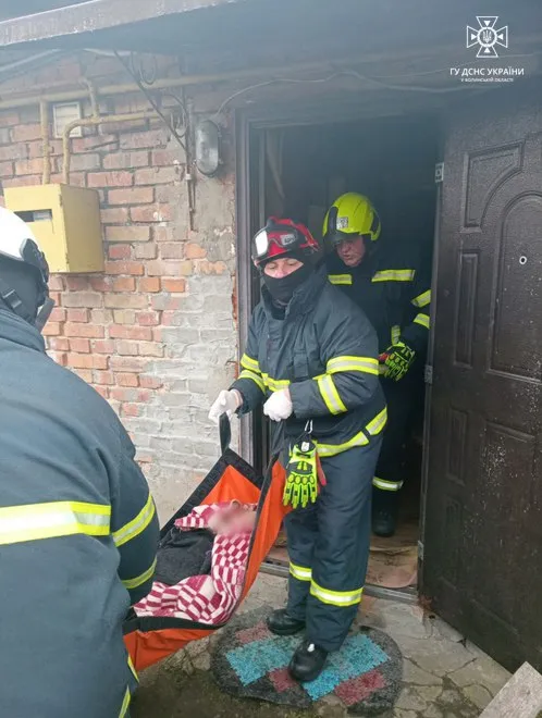 У Луцьку 61-річну жінку виявили без свідомості у власній оселі (фото)