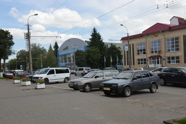 Відвідувачам басейну бракує місць для парковок