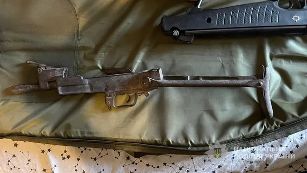 Волинські правоохоронці затримали одесита, якого підозрюють у продажу зброї через інтернет (фото, відео)