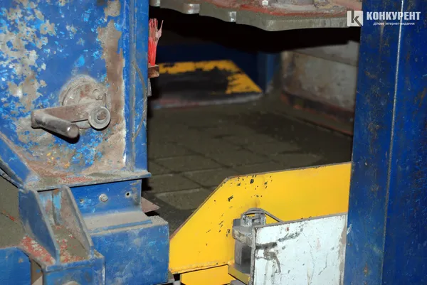 Луцьке підприємство показало, як виготовляє бруківку