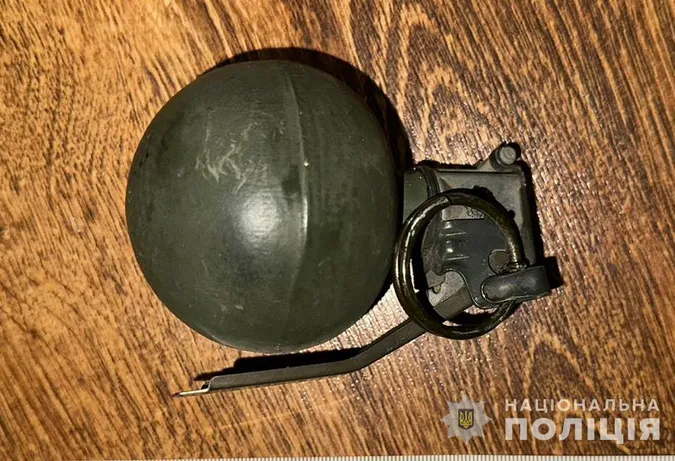 У Луцькому районі в хаті дебошира знайшли дев'ять гранат (фото)