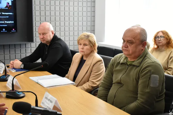 Погуляйко обговорив з керівниками волинських медзакладів проблеми харчування військових