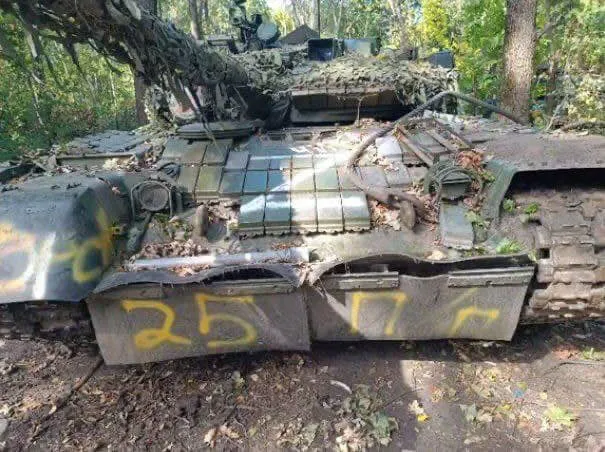 Білорусь зняла із зберігання і відправила росії двадцять танків, – Генштаб