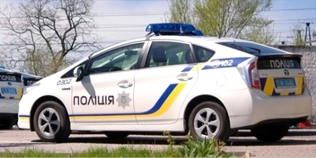 Не залишили в біді: луцькі патрульні допомогли водійці з несправним авто (відео)