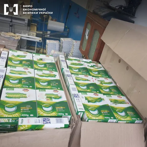 У Луцькому районі організували підпільне виробництво побутової хімії відомих брендів (фото)
