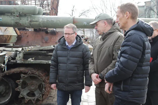 В ході масованих атак росіяни випустили по Україні 821 ракету, – Резніков