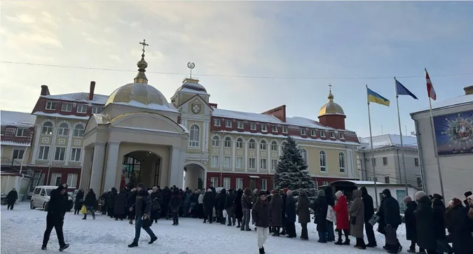 Водохреща: як у центрі Луцька освячують воду (фото)