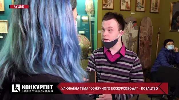 У Луцьку хлопець із синдромом Дауна провів екскурсію у музеї (фото, відео)