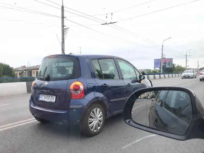 У Луцьку на проспекті Перемоги зіткнулися два автомобілі (фото)