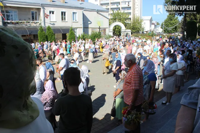 Як у центрі Луцька святкували Медового Спаса (фото)