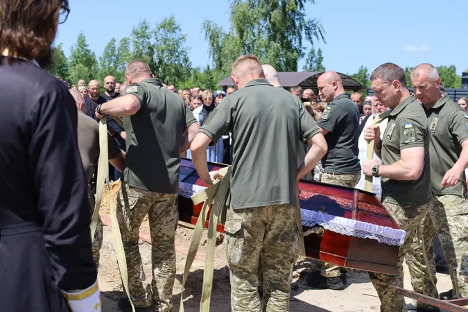 Біль і сльози: на Волині попрощалися з молодим снайпером Вітарієм Шереметою, який загинув на Харківщині