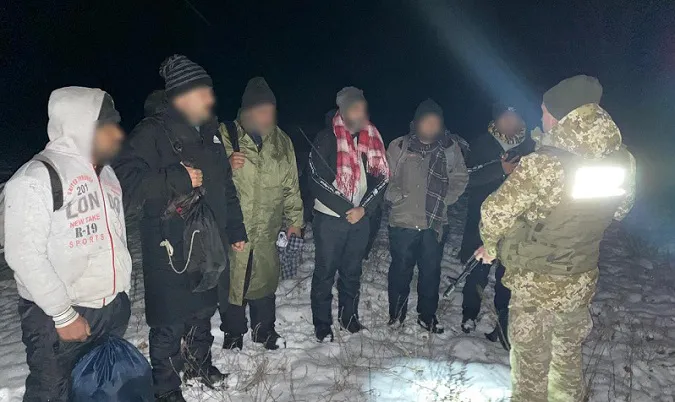 Білоруські прикордонники направляють біженців до кордонів України для розвідки вразливих ділянок