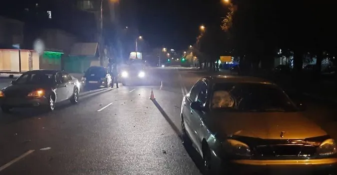 Хотів загинути: у Луцьку 22-річний молодик кинувся під колеса авто (фото, відео)