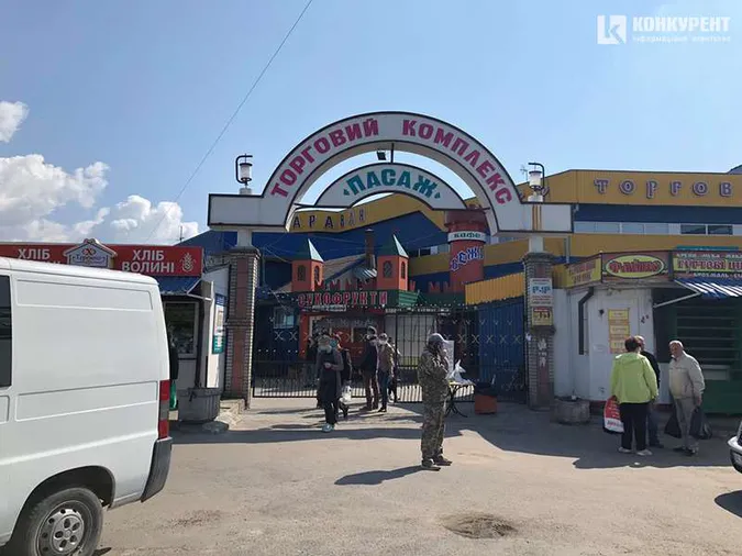 Оптовиків із Варшавського ринку хочуть переселити на Новий
