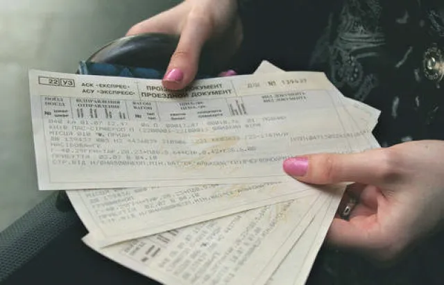 «Укрзалізниця» припинила повернення квитків через інтернет