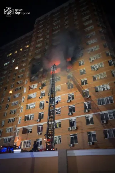 Росія атакувала Одесу – вдарила по 21-поверховому будинку (фото)