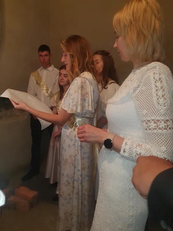 Відкриють через 50 років: в укритті ліцею у Рованцях заклали капсулу часу (фото)
